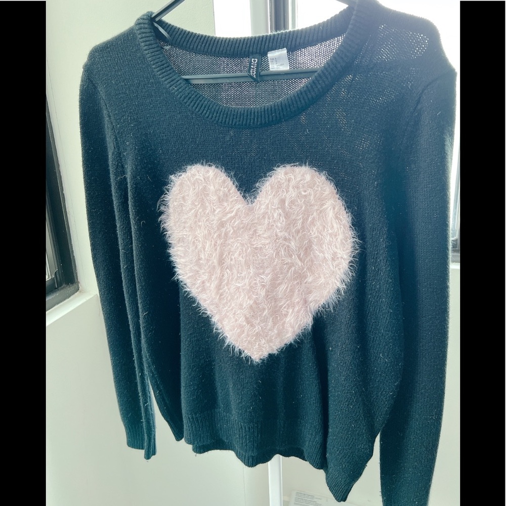 H&M Fluffy Heart Pullover